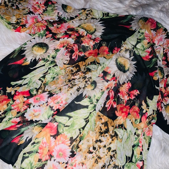 NWOT See You Monday Floral Kimono - Picture 12 of 13